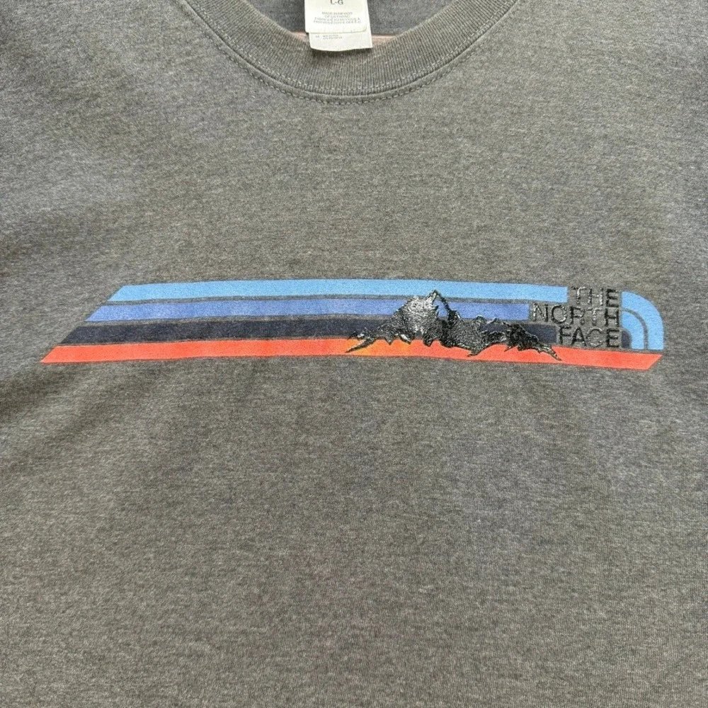 The North Face T-Shirt Graphic Mountain Retro Stripe Regular L Gray Short Sleeve
